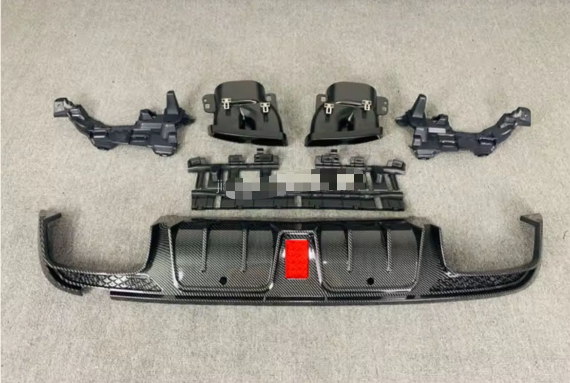 Diffuseur de lèvre de pare-chocs arrière Led avec embouts d'échappement pour Mercedes Benz W205 C200 C300 C43 C63 AMG Sedan 4 portes 2015-2019
Nom du produit
Lèvre arrière avec échappement style B
Modèle de voiture
Pour Benz W205 Classe C Sport C43 C63 AMG 2015-2019 non standard
Matériel
Matériau ABS, noir brillant ou aspect carbone
Installation
Veuillez l'installer dans un magasin de rénovation professionnel pour de meilleurs résultats, installation facile.
Personnaliser
Accepter la commande OEM & ODM