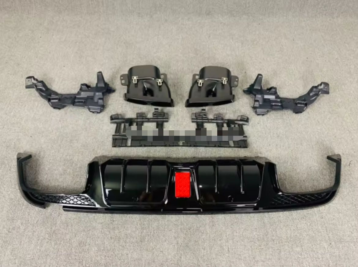 Diffuseur de lèvre de pare-chocs arrière Led avec embouts d'échappement pour Mercedes Benz W205 C200 C300 C43 C63 AMG Sedan 4 portes 2015-2019
Nom du produit
Lèvre arrière avec échappement style B
Modèle de voiture
Pour Benz W205 Classe C Sport C43 C63 AMG 2015-2019 non standard
Matériel
Matériau ABS, noir brillant ou aspect carbone
Installation
Veuillez l'installer dans un magasin de rénovation professionnel pour de meilleurs résultats, installation facile.
Personnaliser
Accepter la commande OEM &amp; ODM